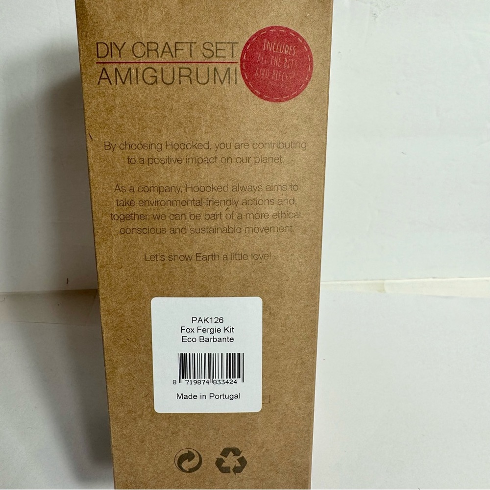 Hoooked Amigurumi DIY Kit w/Eco Barbante Yarn Fox Fergie - Picture 6 of 8